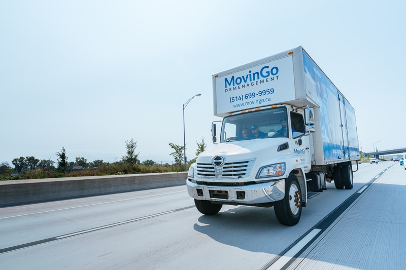 MovinGo moving truck providing long-distance moving service near Montreal