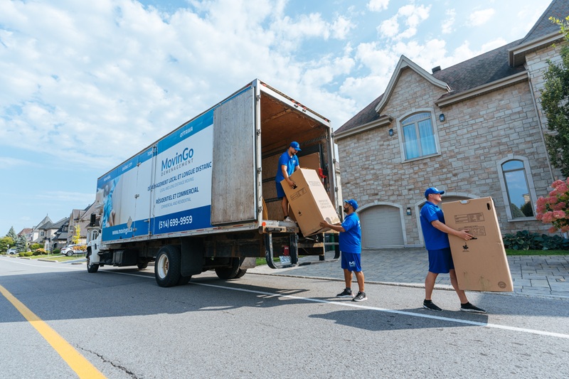 MovinGo residential movers unloading boxes at a Greater Montreal home